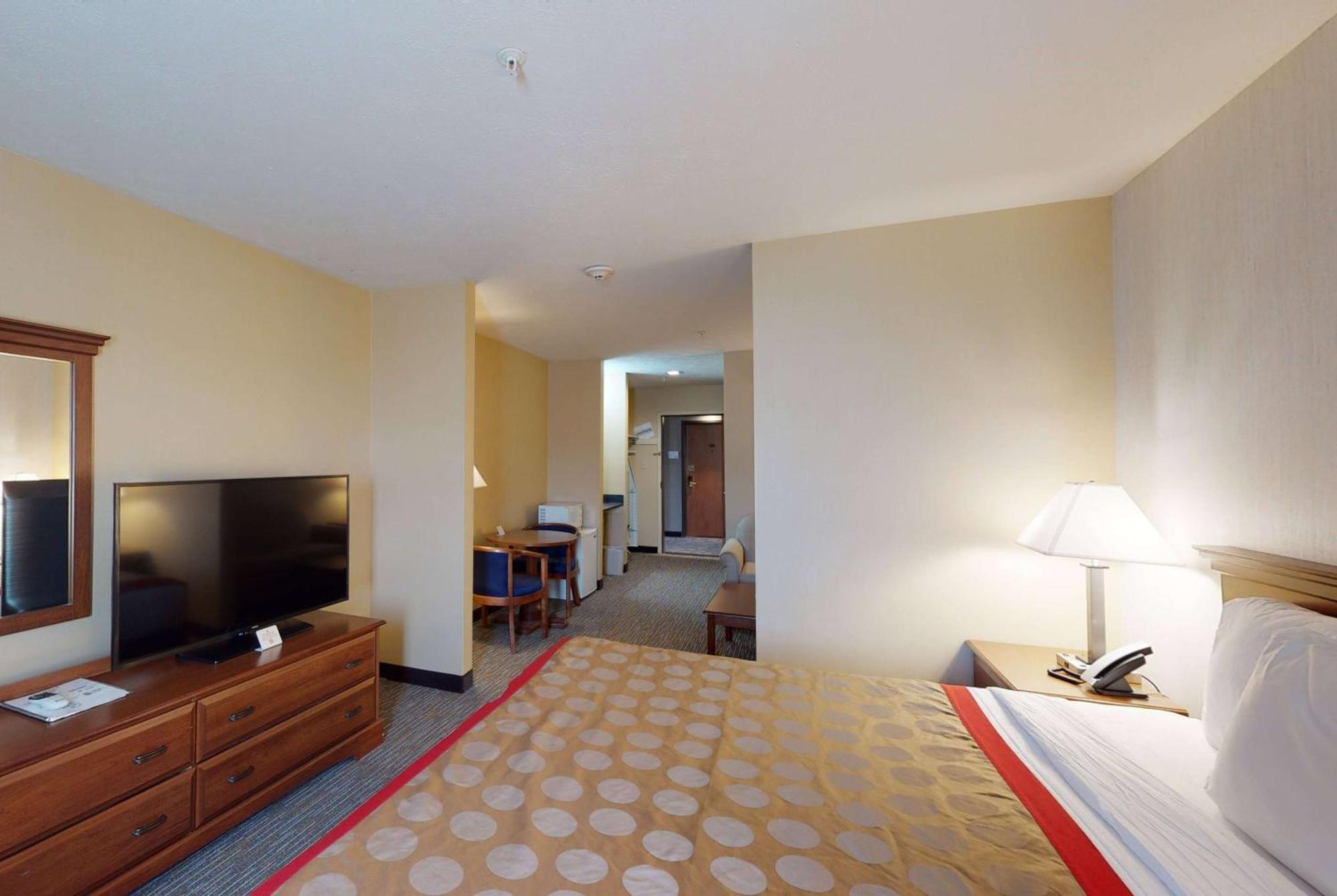 Ramada By Wyndham Strasburg - Shenandoah Valley Exterior foto